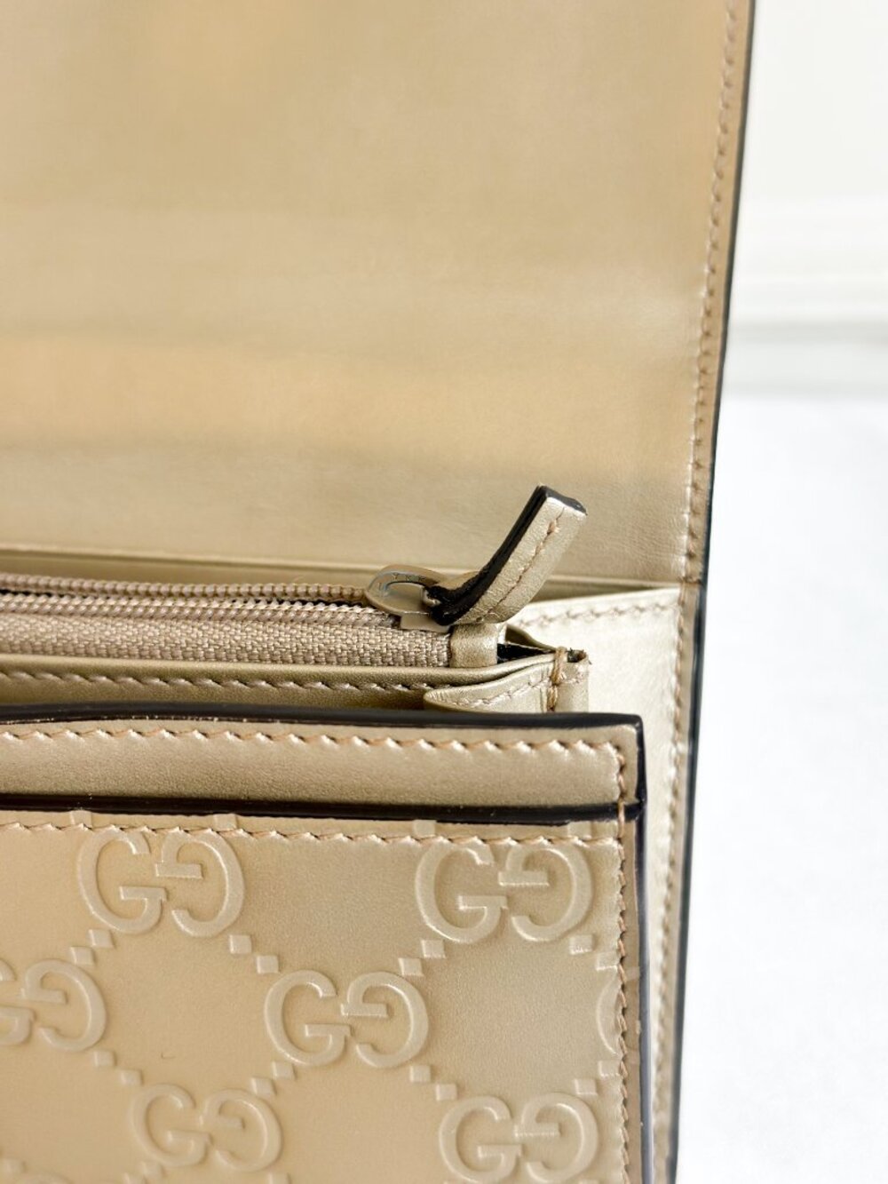 Gucci Guccissima Bow Continental Wallet Gold Metallic - Picture 10 of 16